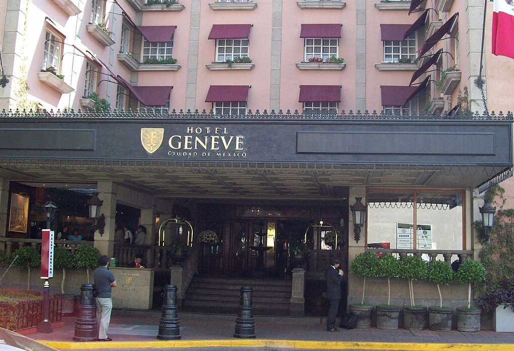 Exterior of Hotel Geneve in Zona Rosa. An example of affordable hotels in mexico city that offer historical charm and proximity to World Cup fan zones.